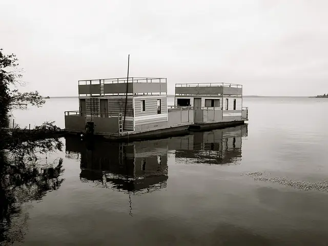 Houseboats on Chitek Lake